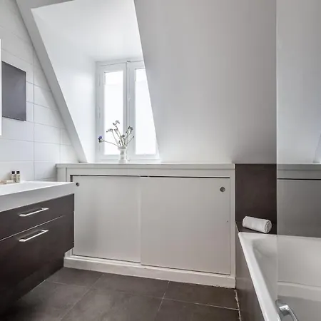 Arc De Triomphe - 2 People Apartment *